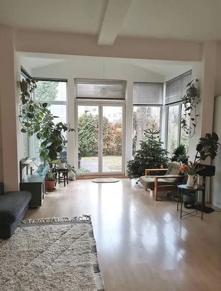 Wohnen mit Charakter: Geräumige 4-Zimmer-Wohnung in Berlin-Tempelhof — photo 1